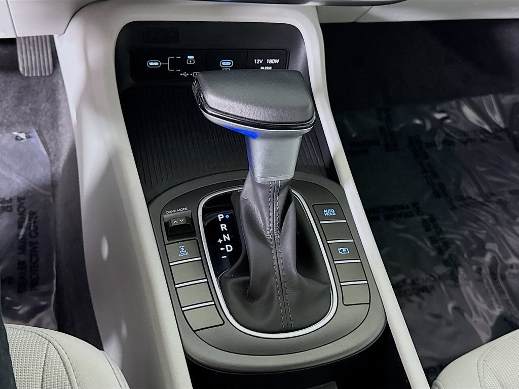 Certified 2025 Hyundai Kona SEL AWD/4WD image 11