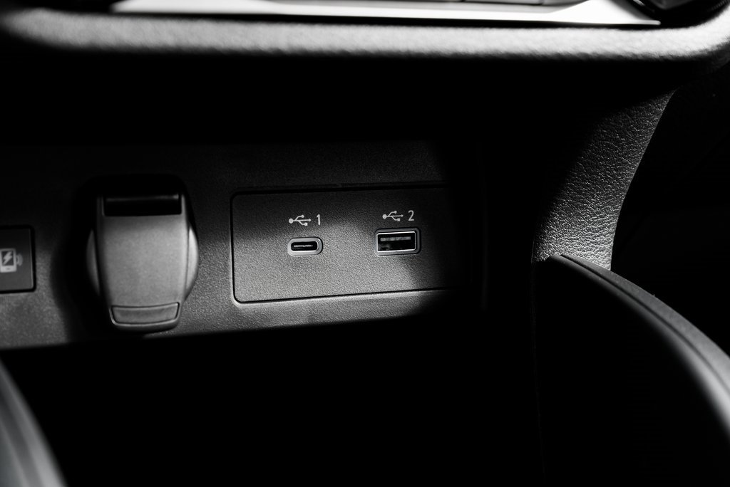 New 2025 Nissan Versa SR w/ Trunk Package image 15