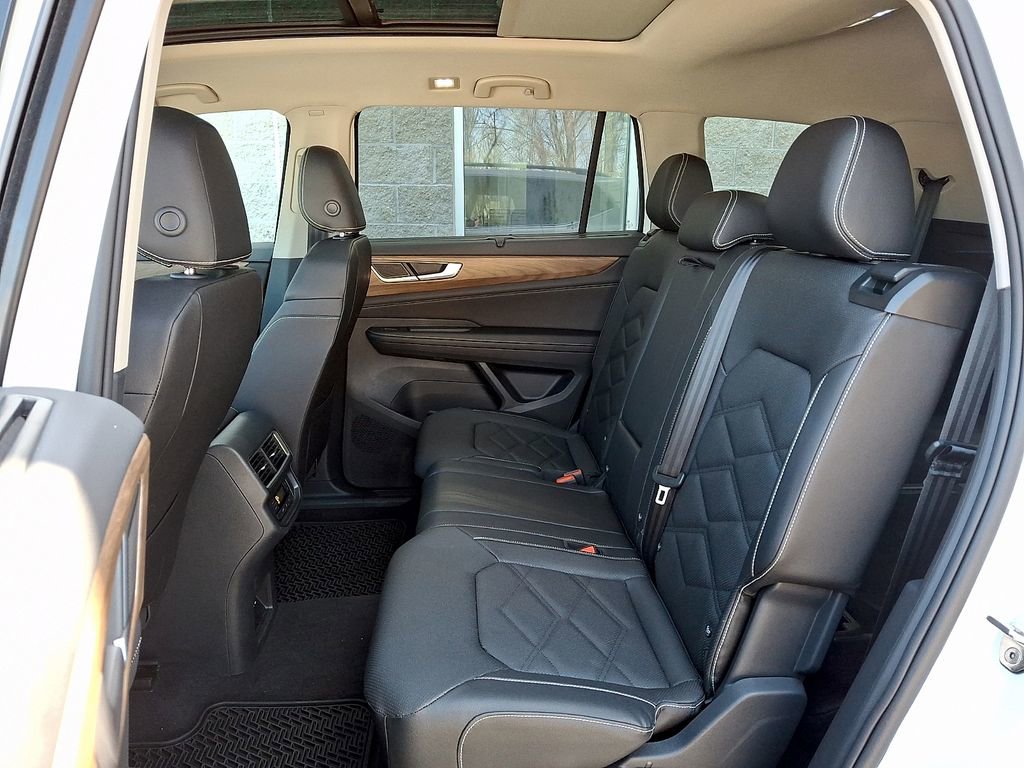 Certified 2025 Volkswagen Atlas SE w/ Panoramic Sunroof Package AWD/4WD image 11