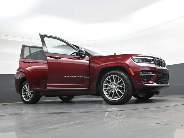 Used 2024 Jeep Grand Cherokee Summit AWD/4WD image 45