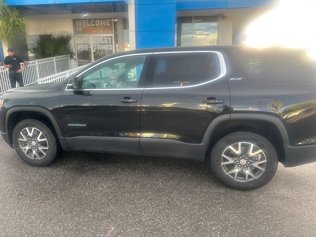 Used 2023 GMC Acadia SLE FWD image 8