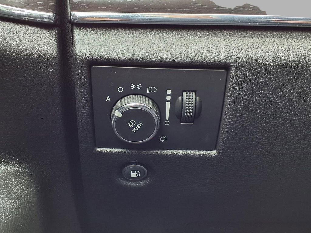Used 2017 Jeep Grand Cherokee Limited image 17