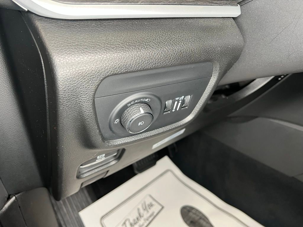 Used 2024 Jeep Grand Cherokee L Limited w/ Luxury Tech Group II image 16