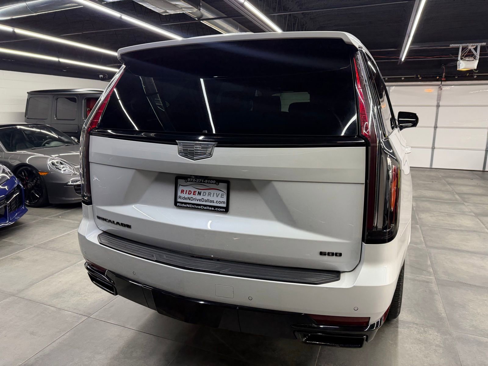 Used 2023 Cadillac Escalade Sport Platinum w/ LPO, ONYX Package image 6