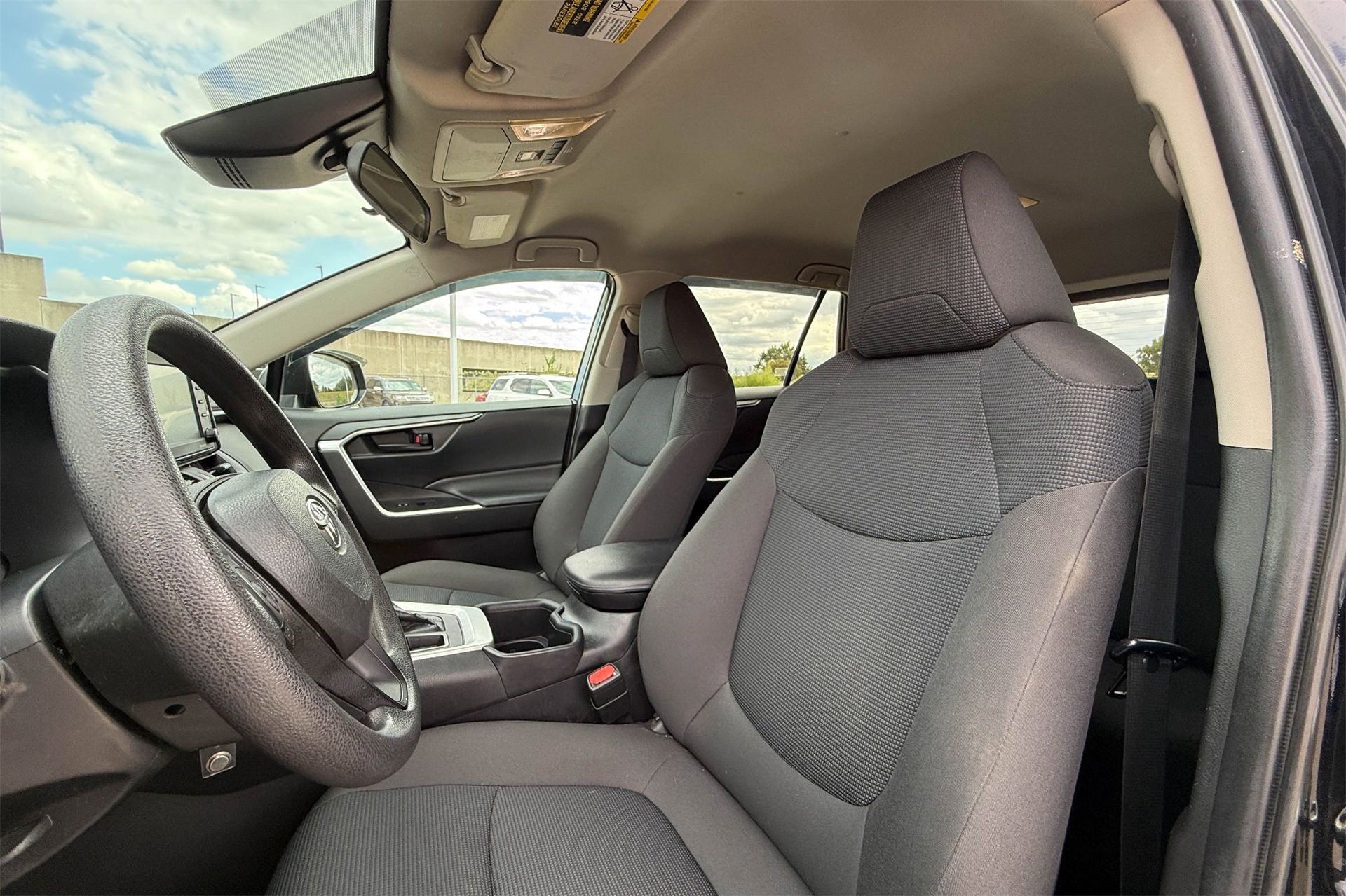 Used 2022 Toyota RAV4 LE image 11