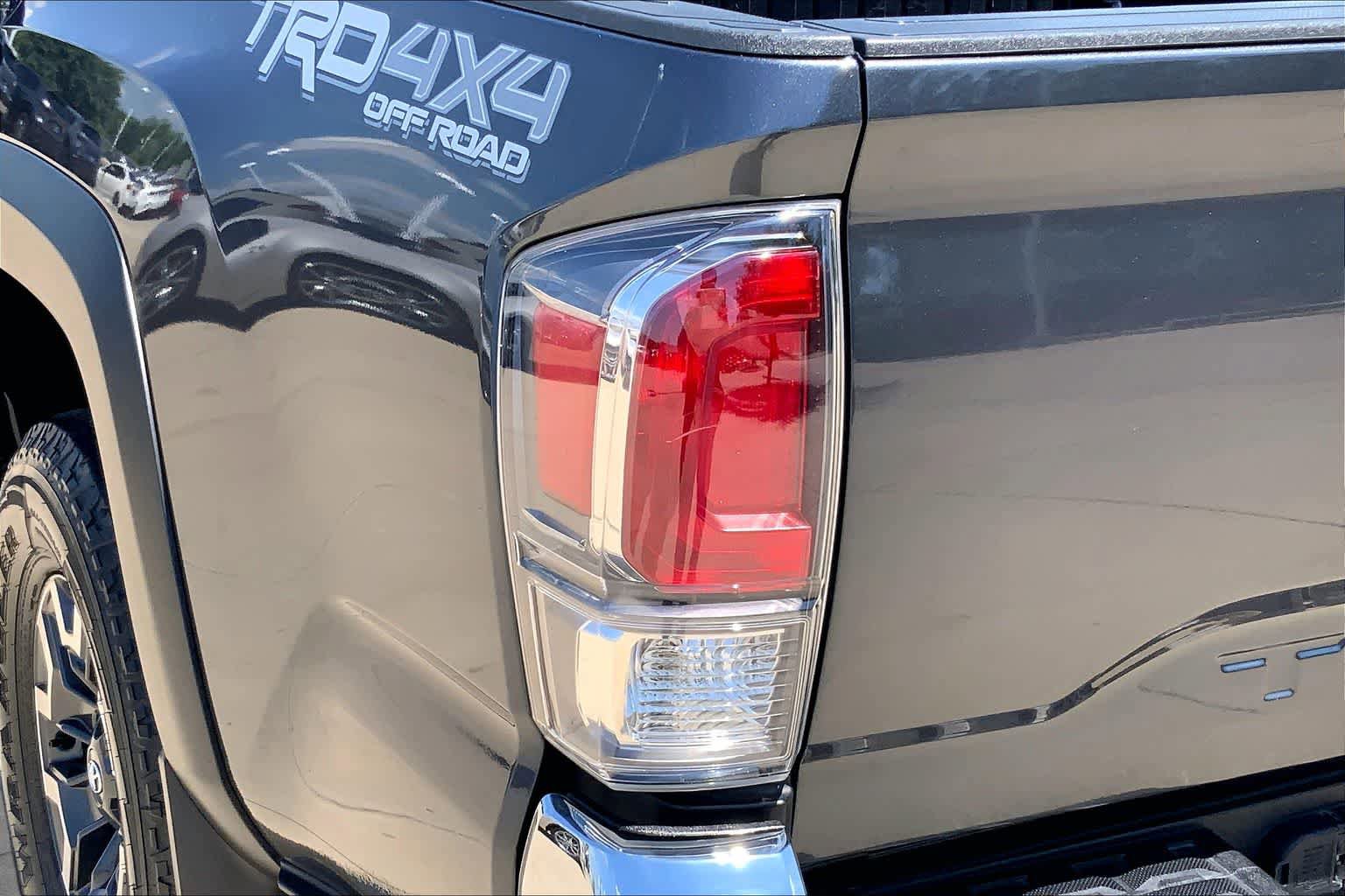 Used 2021 Toyota Tacoma TRD Off-Road AWD/4WD image 28