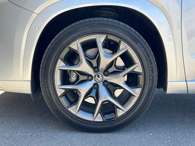 Used 2025 Lexus TX 500h AWD w/ Technology Package image 11
