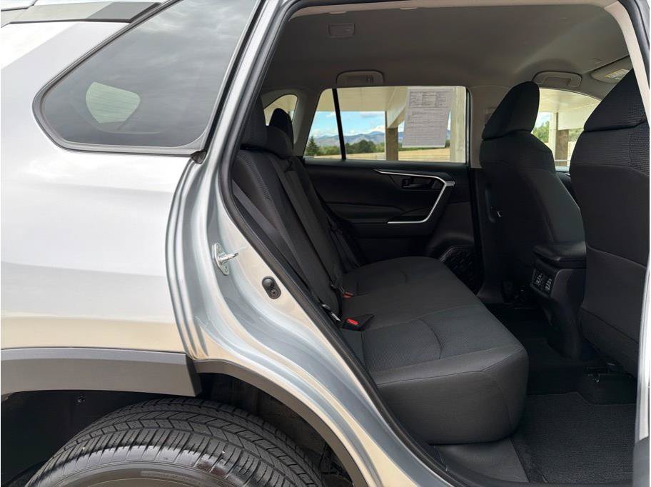 Used 2025 Toyota RAV4 LE AWD/4WD image 14