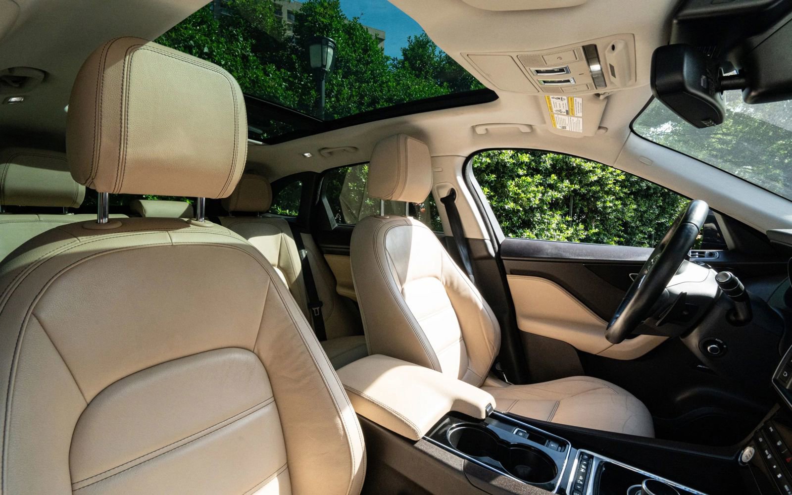 Used 2017 Jaguar F-PACE Prestige image 8