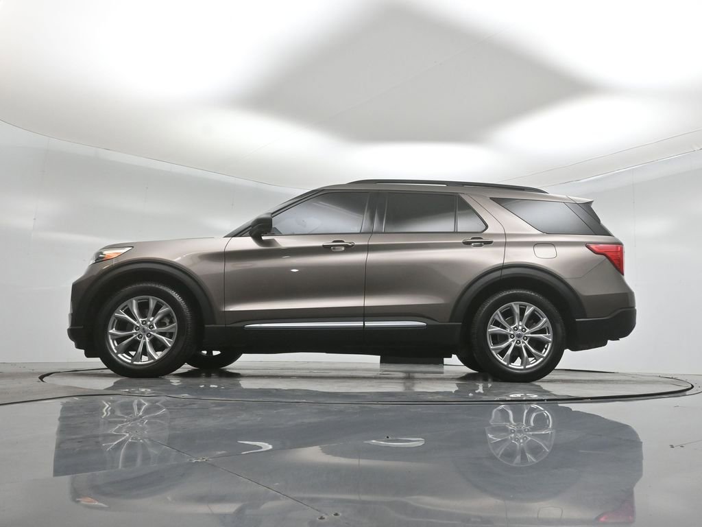 Used 2021 Ford Explorer XLT w/ Equipment Group 202A RWD image 7