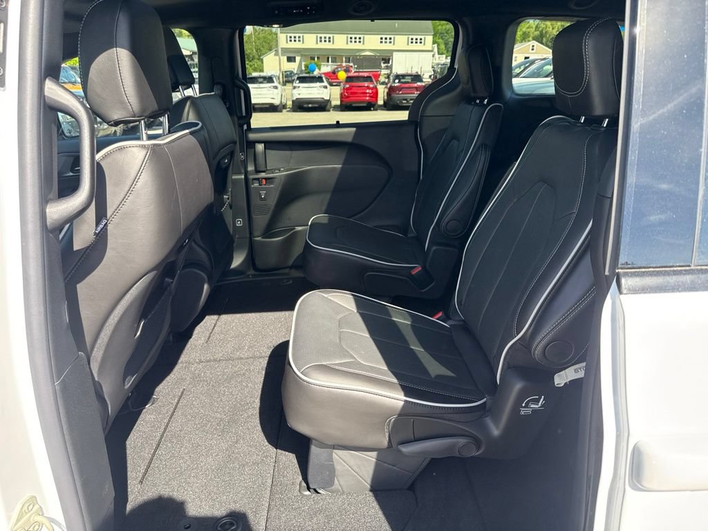 New 2027 Chrysler Pacifica Limited AWD/4WD image 22