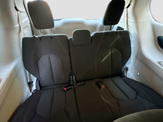 Used 2017 Chrysler Pacifica Touring image 27