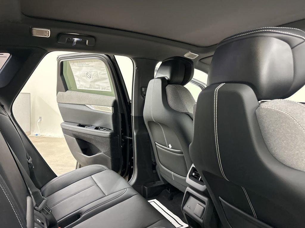 New 2026 Cadillac Optiq Luxury 1 image 19