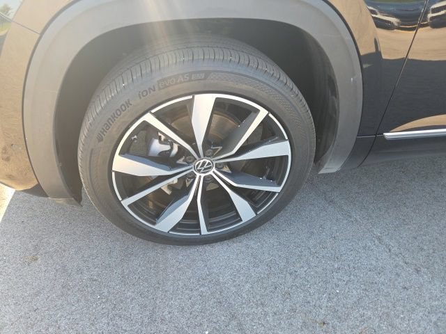 Used 2024 Volkswagen Atlas SEL Premium R-Line AWD/4WD image 9