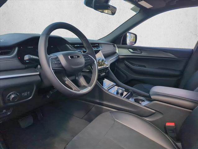 New 2025 Jeep Grand Cherokee Altitude image 2