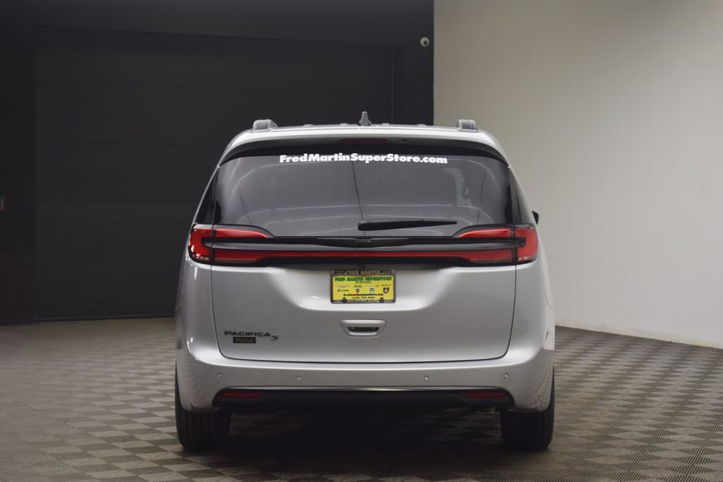 New 2026 Chrysler Pacifica Select w/ S Appearance Package FWD image 12