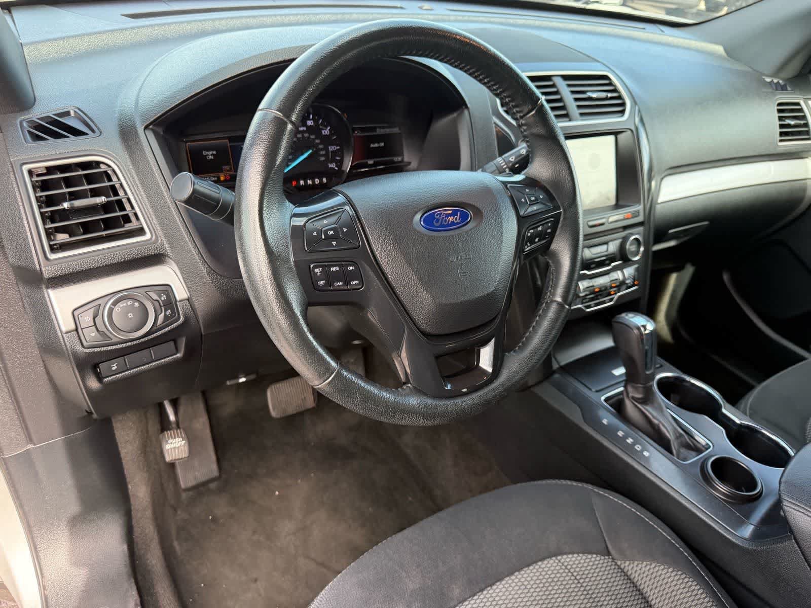 Used 2017 Ford Explorer XLT w/ Equipment Group 201A FWD image 14