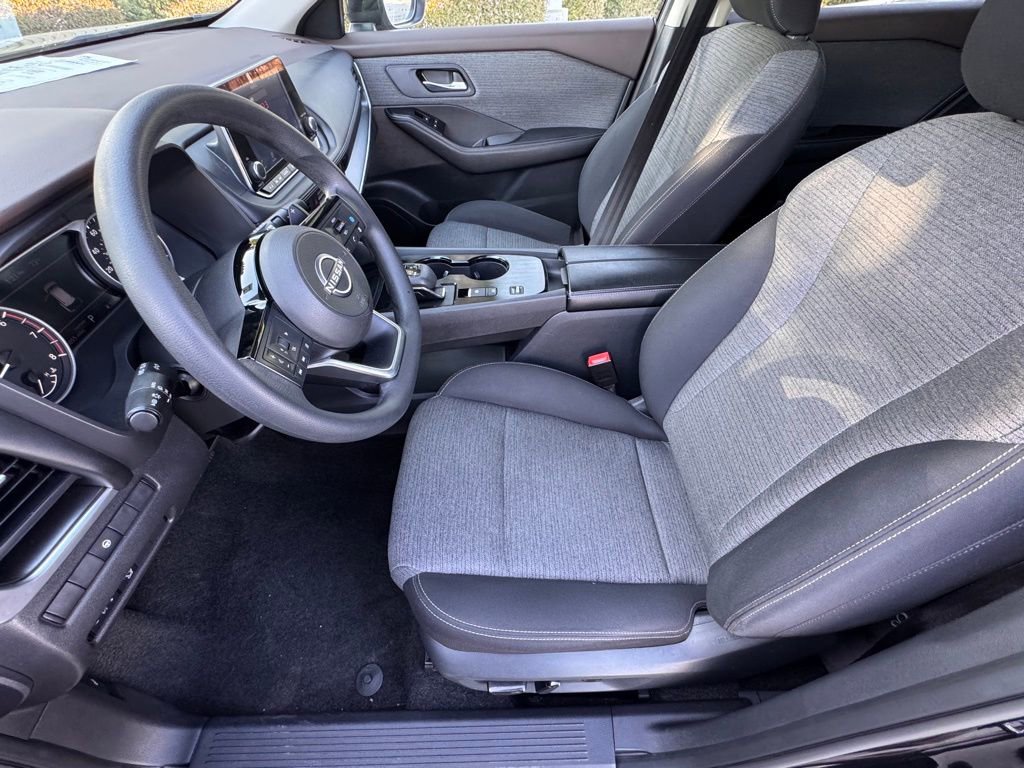 Certified 2023 Nissan Rogue SV FWD image 11