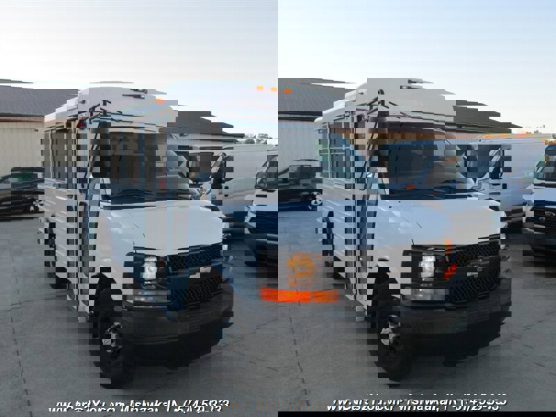 Used 2006 Chevrolet Express 3500 SHUTTLE BUS VAN w/ School Bus Package image 5