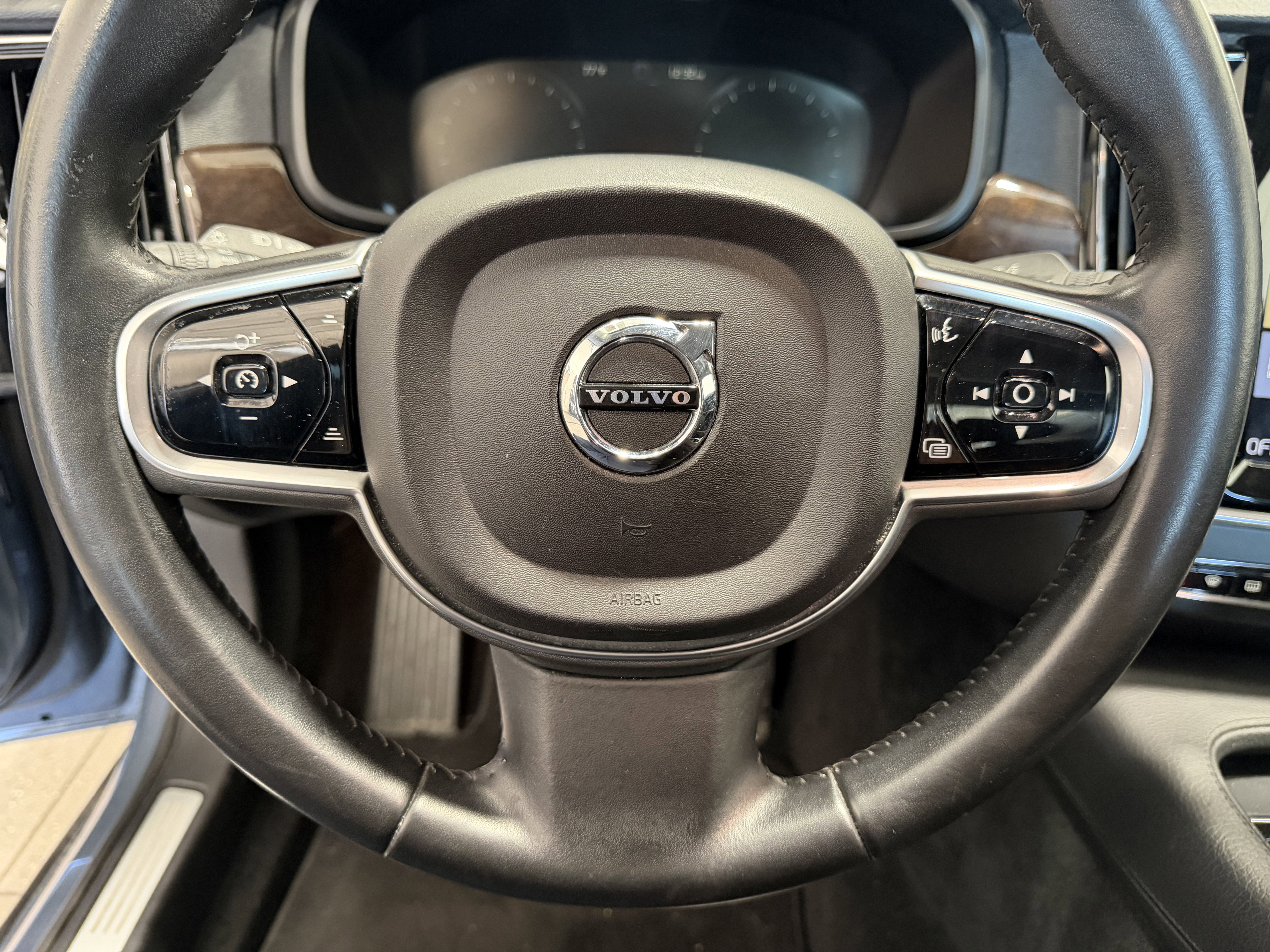 Used 2017 Volvo S90 T5 Momentum w/ Convenience Package FWD image 14