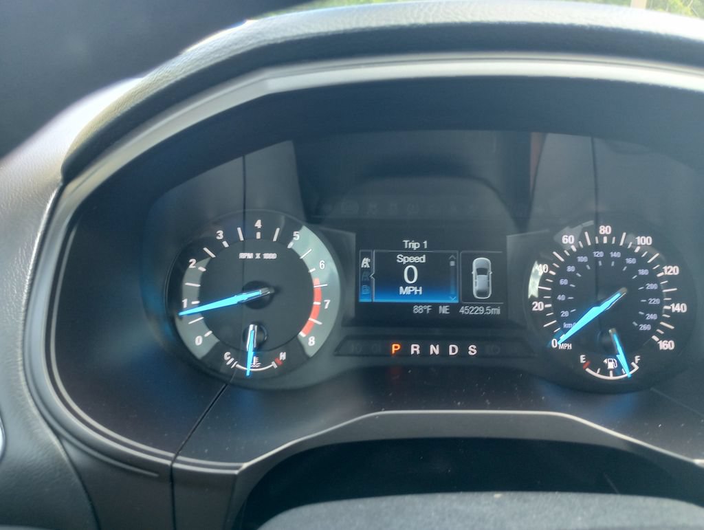 Certified 2018 Ford Edge SE FWD image 28