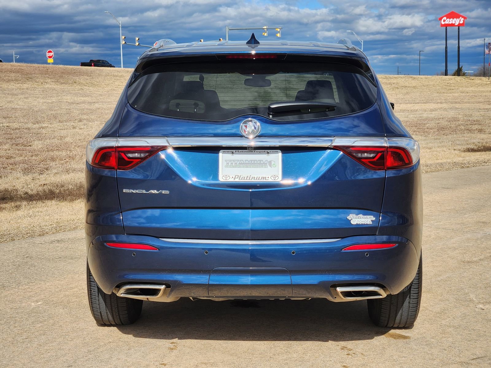 Used 2024 Buick Enclave Essence image 8