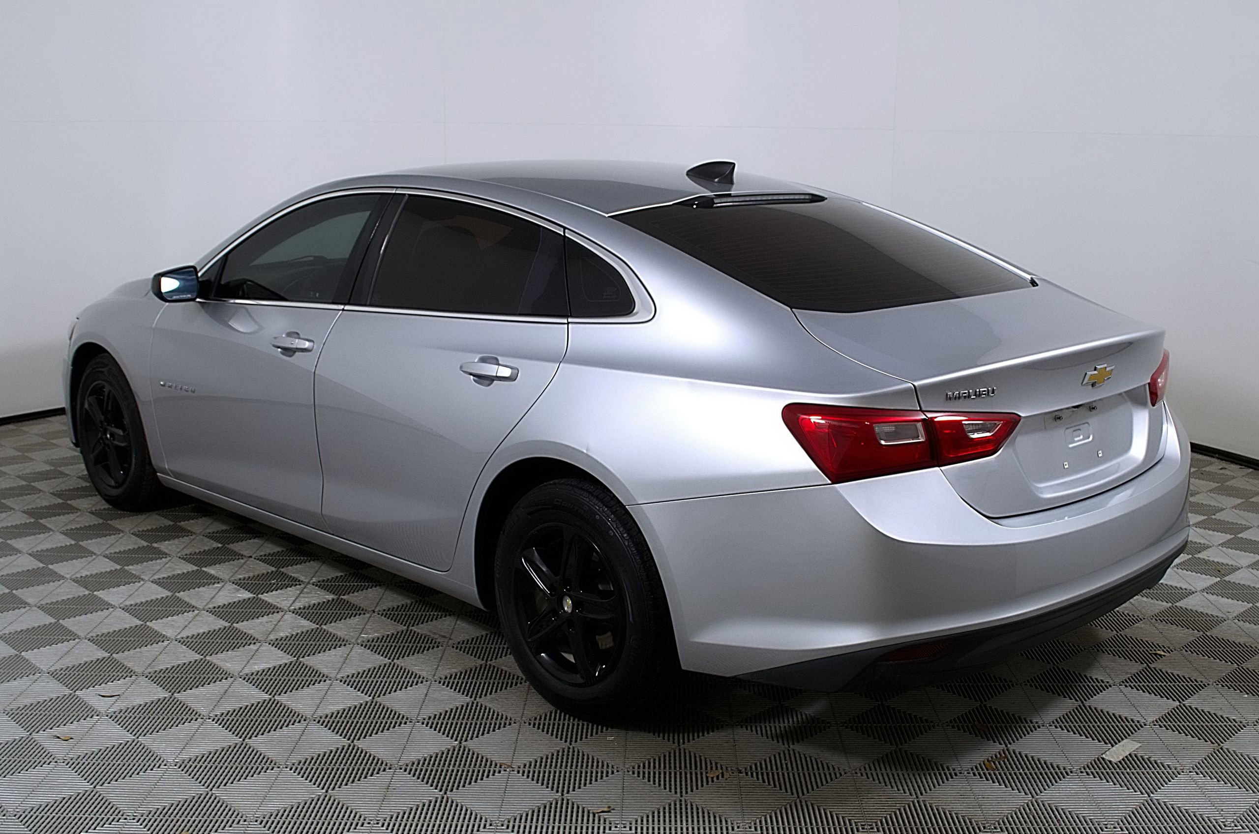 Used 2020 Chevrolet Malibu LS FWD image 9