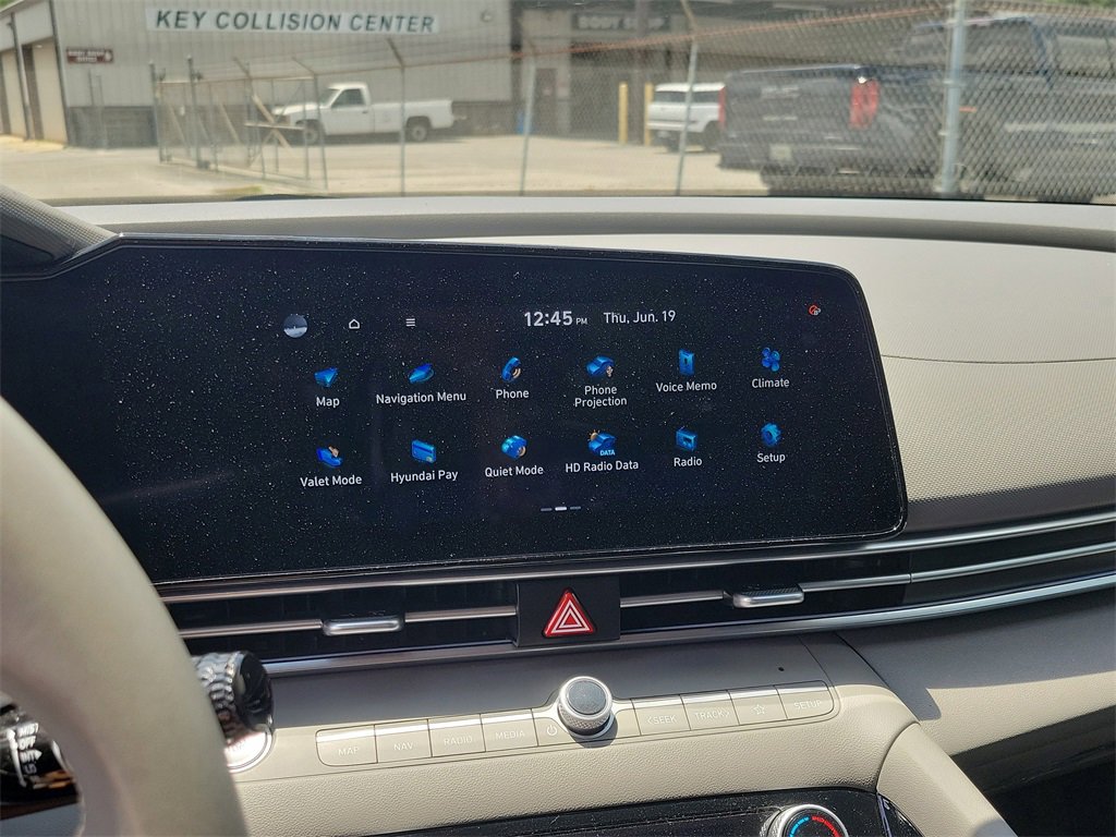 Used 2025 Hyundai Elantra SEL image 19