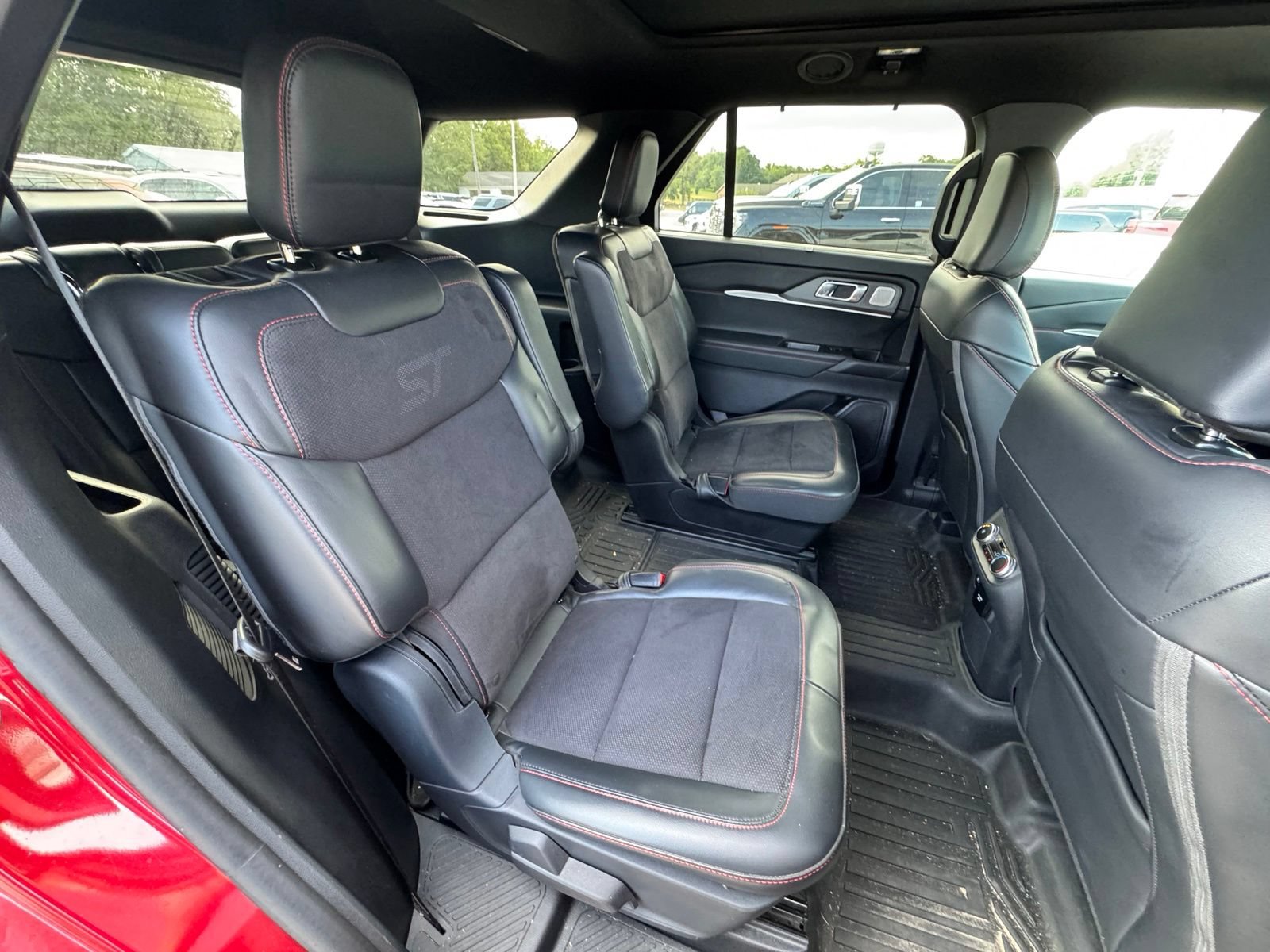 Used 2025 Ford Explorer ST AWD/4WD image 31