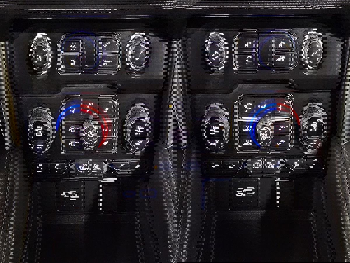 Used 2021 Chevrolet Suburban Z71 image 37