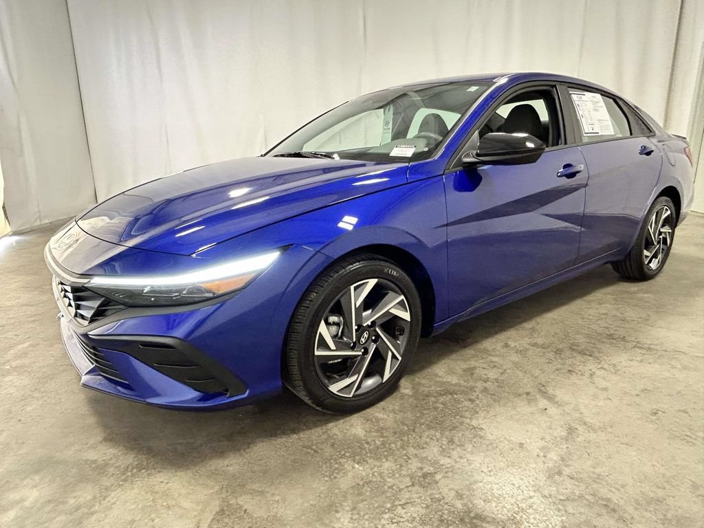 Certified 2025 Hyundai Elantra Sport FWD image 5