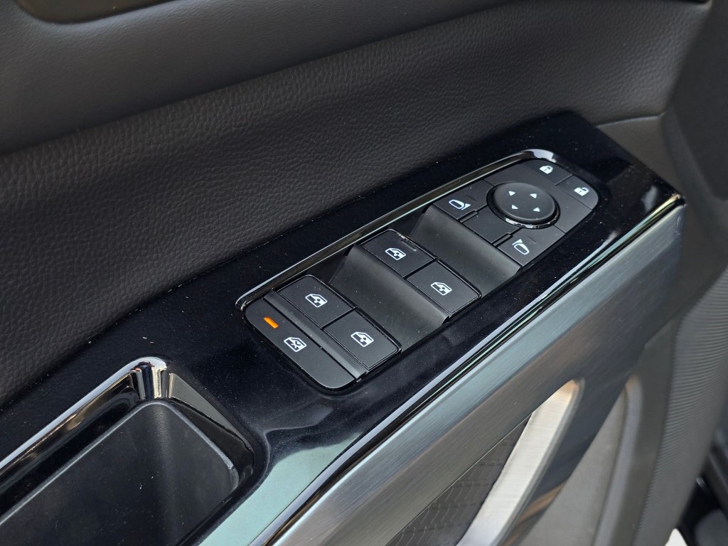 Used 2025 Nissan Pathfinder SL AWD/4WD image 34
