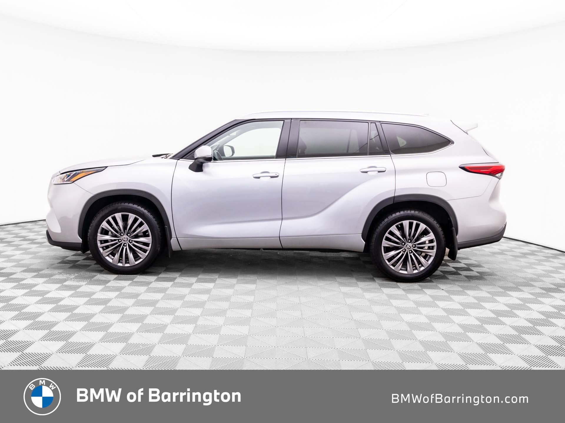Used 2021 Toyota Highlander Platinum AWD/4WD image 2