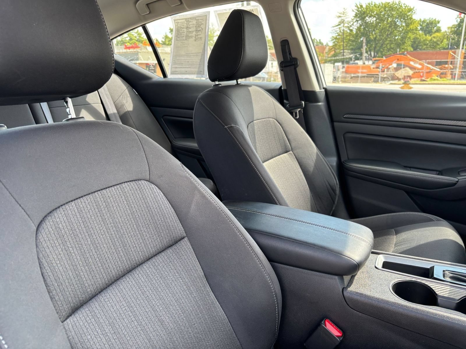 Used 2025 Nissan Altima 2.5 SV FWD image 35