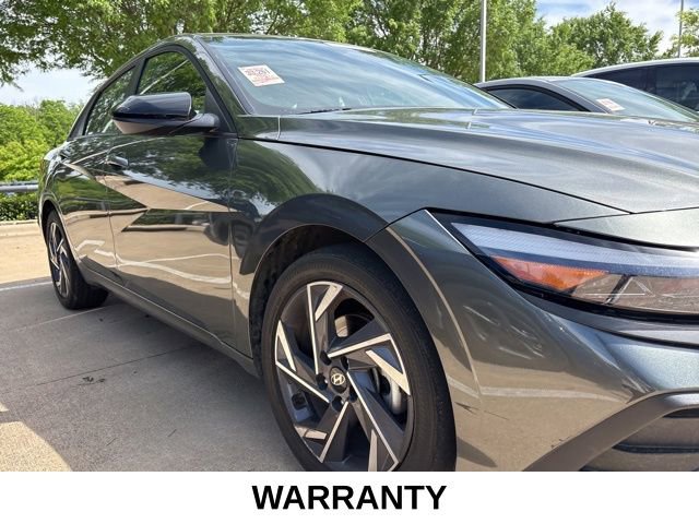 Used 2025 Hyundai Elantra Sport FWD image 3
