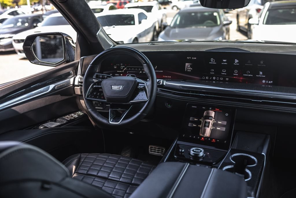 Used 2025 Cadillac Escalade V AWD/4WD image 18