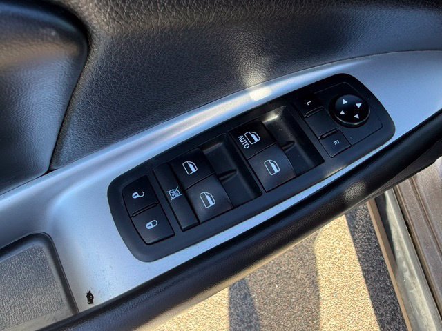 Used 2018 Dodge Journey SE w/ Connectivity Group FWD image 12