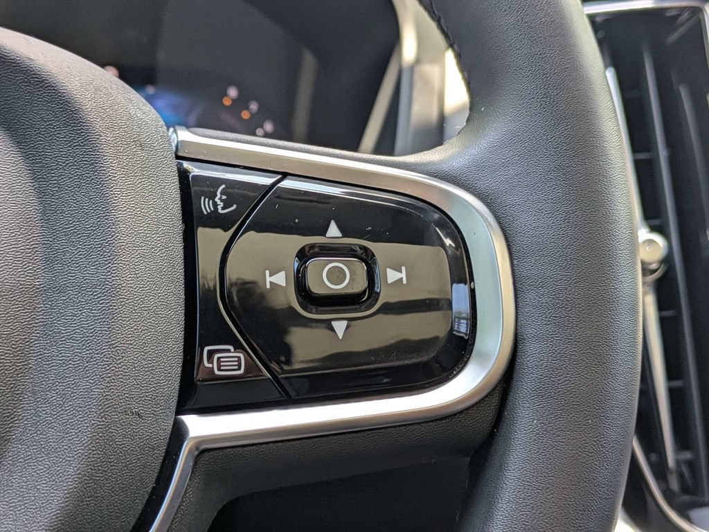 Certified 2025 Volvo S60 B5 Plus AWD/4WD image 25