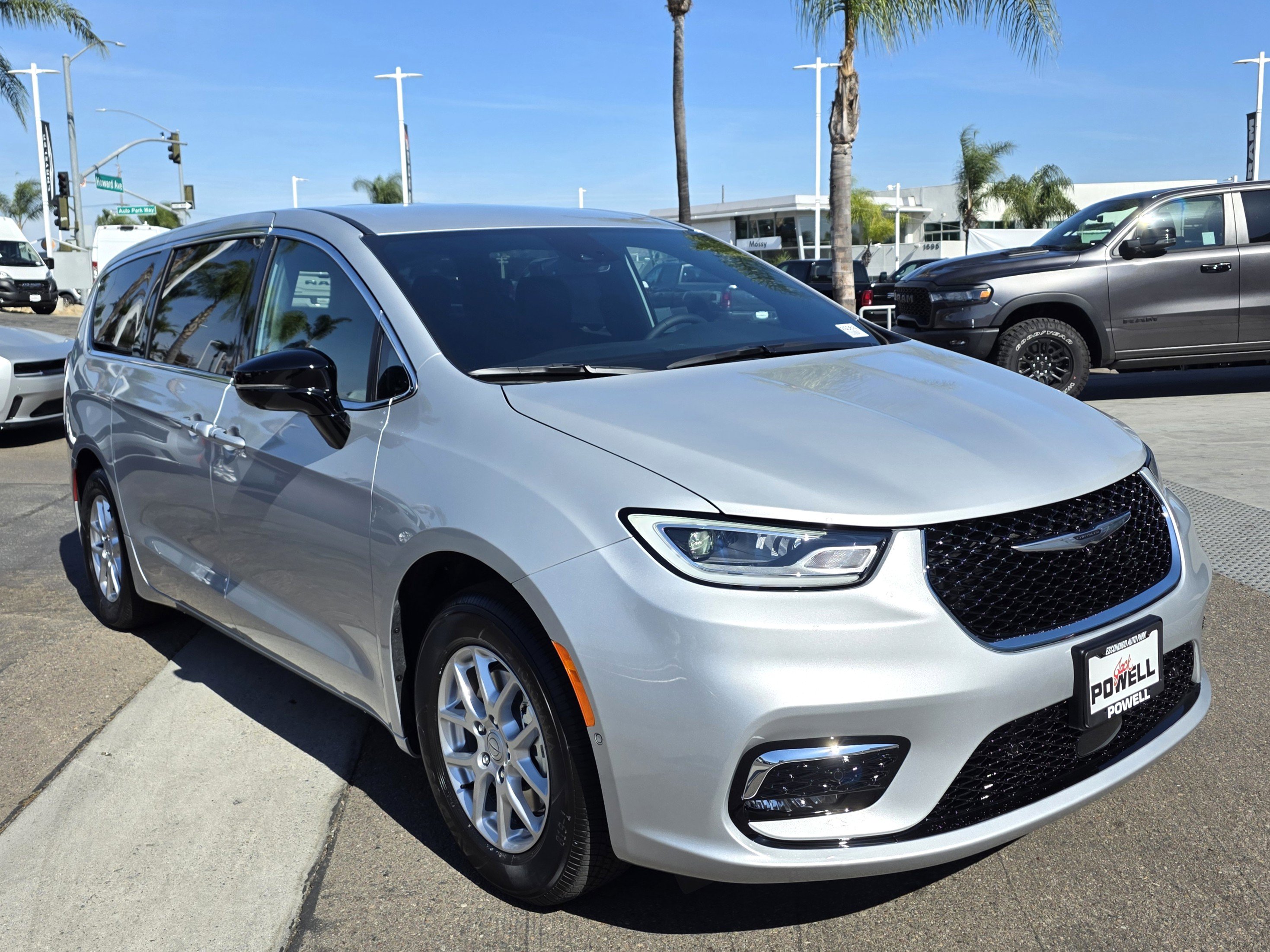New 2026 Chrysler Pacifica Select image 6