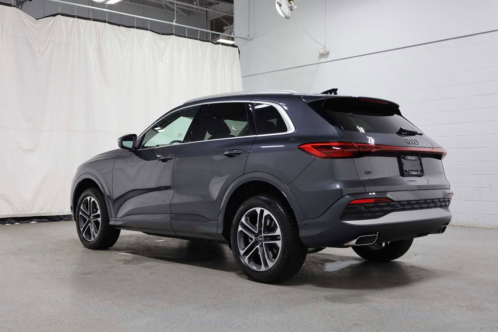 Certified 2025 Audi Q5 Premium Plus w/ Premium Plus AWD/4WD image 3