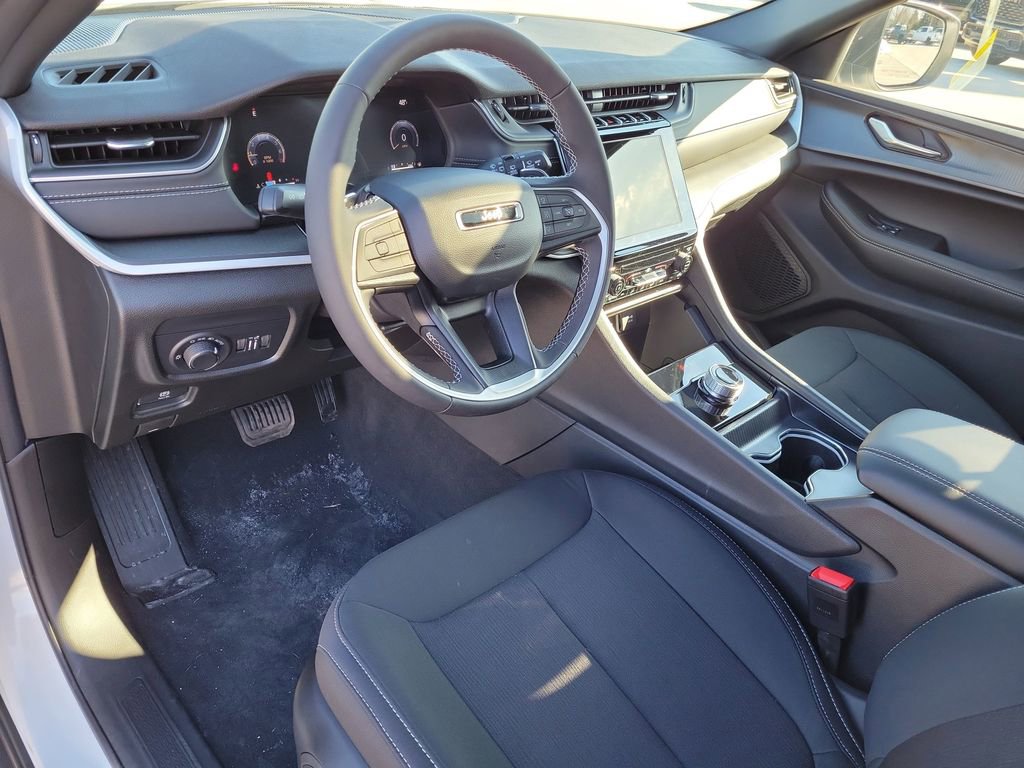 New 2025 Jeep Grand Cherokee Laredo X image 19