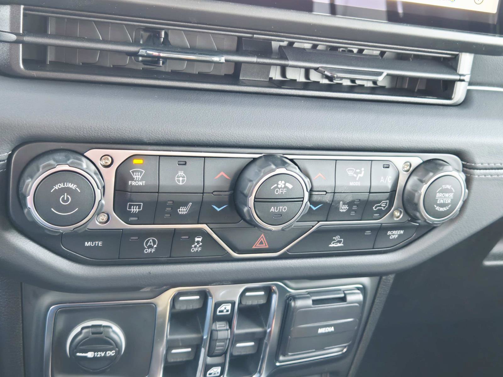 New 2026 Jeep Gladiator Sport image 27