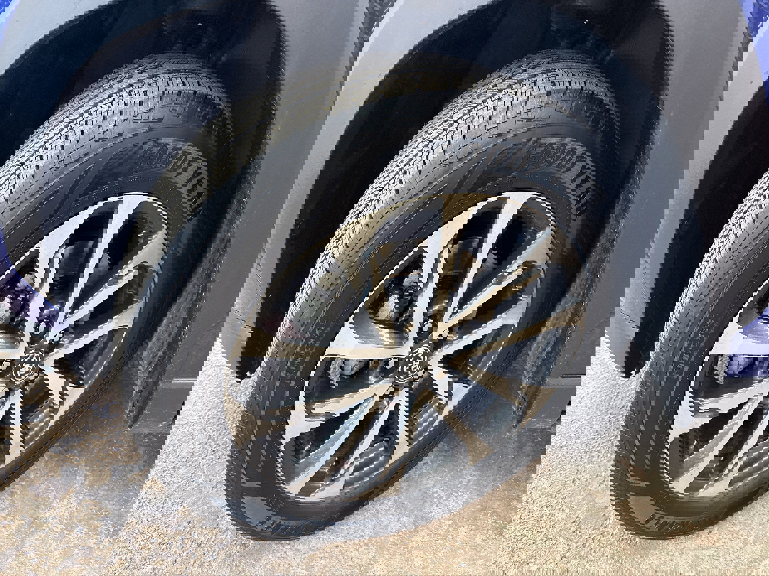 Used 2023 Toyota Corolla Cross XLE w/ Convenience Package image 4