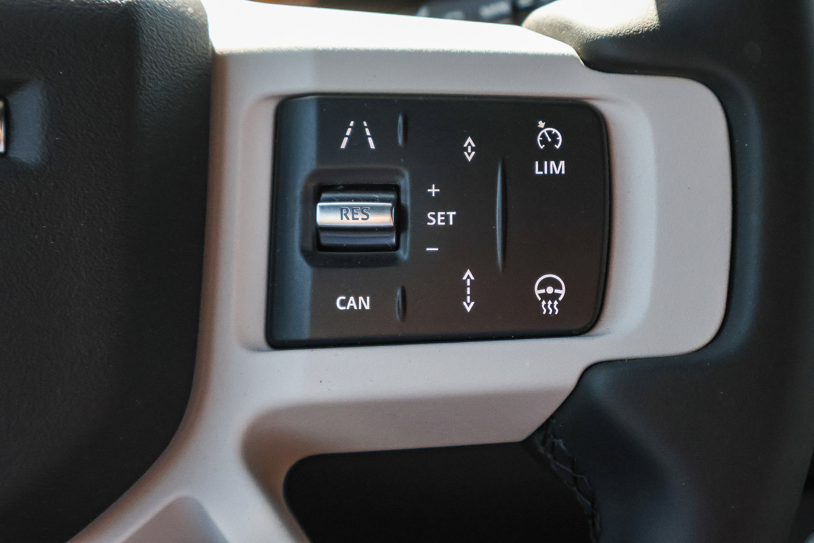 New 2026 Land Rover Defender 110 X-Dynamic SE AWD/4WD image 31
