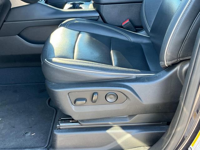 Used 2023 Chevrolet Suburban Premier image 31