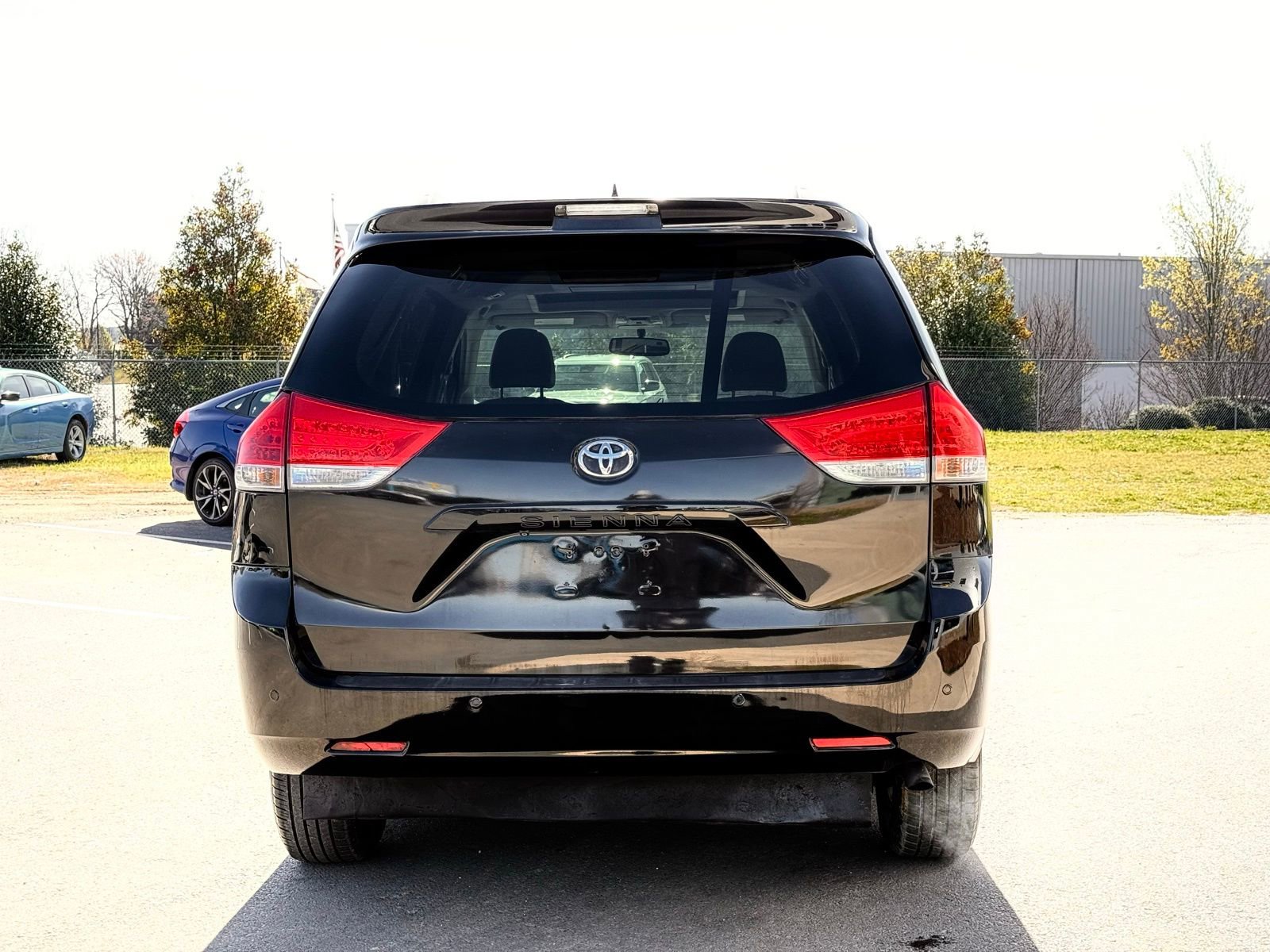 Used 2013 Toyota Sienna XLE w/ Premium Pkg image 7