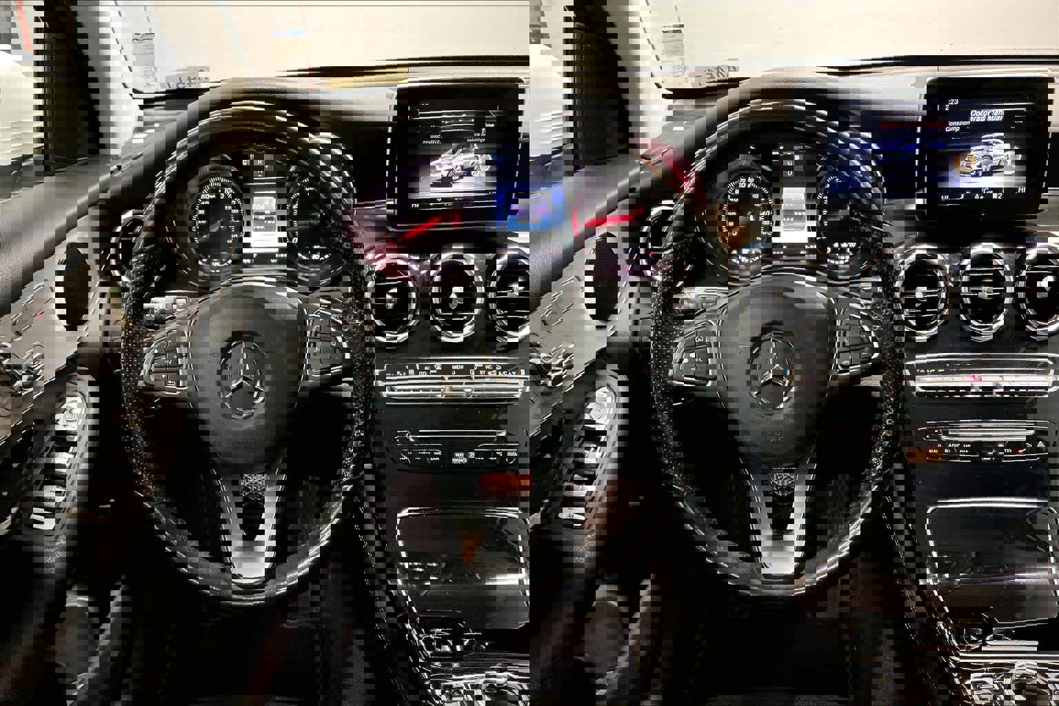 Used 2017 Mercedes-Benz GLC 300 4MATIC image 7