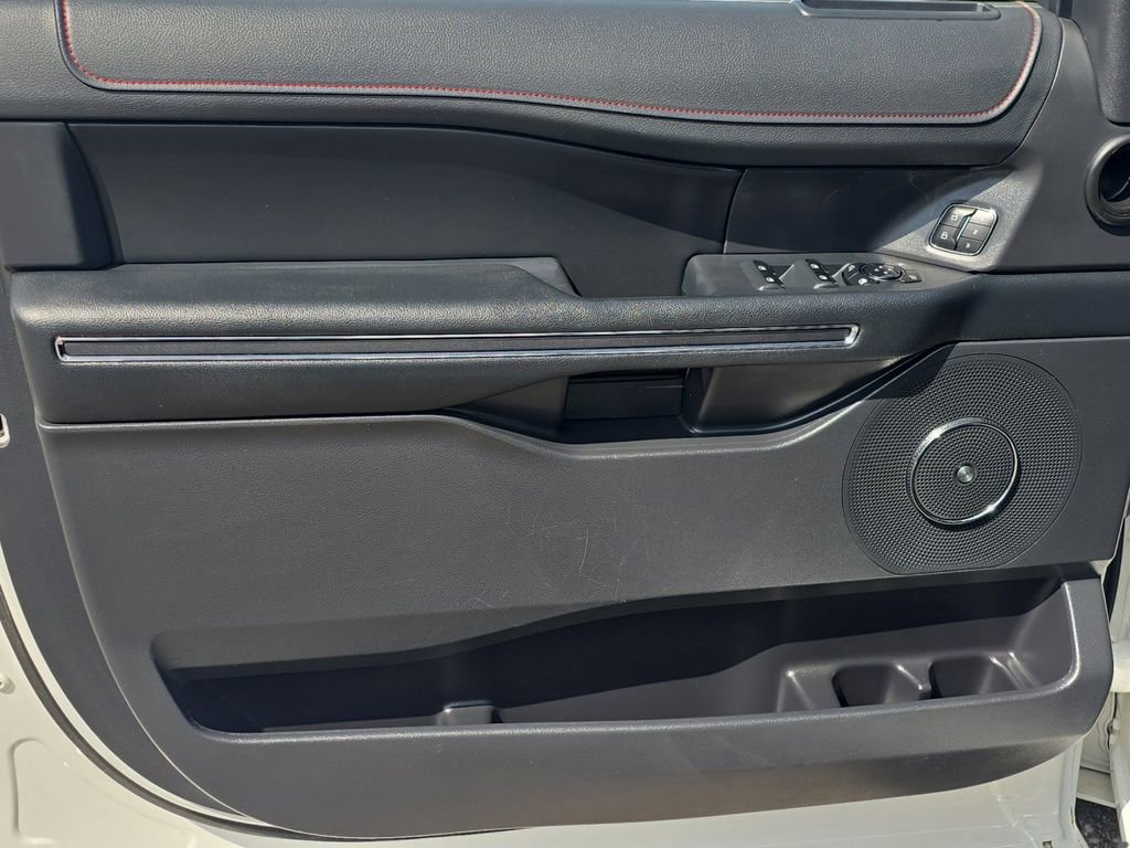 Used 2024 Ford Expedition Limited image 12