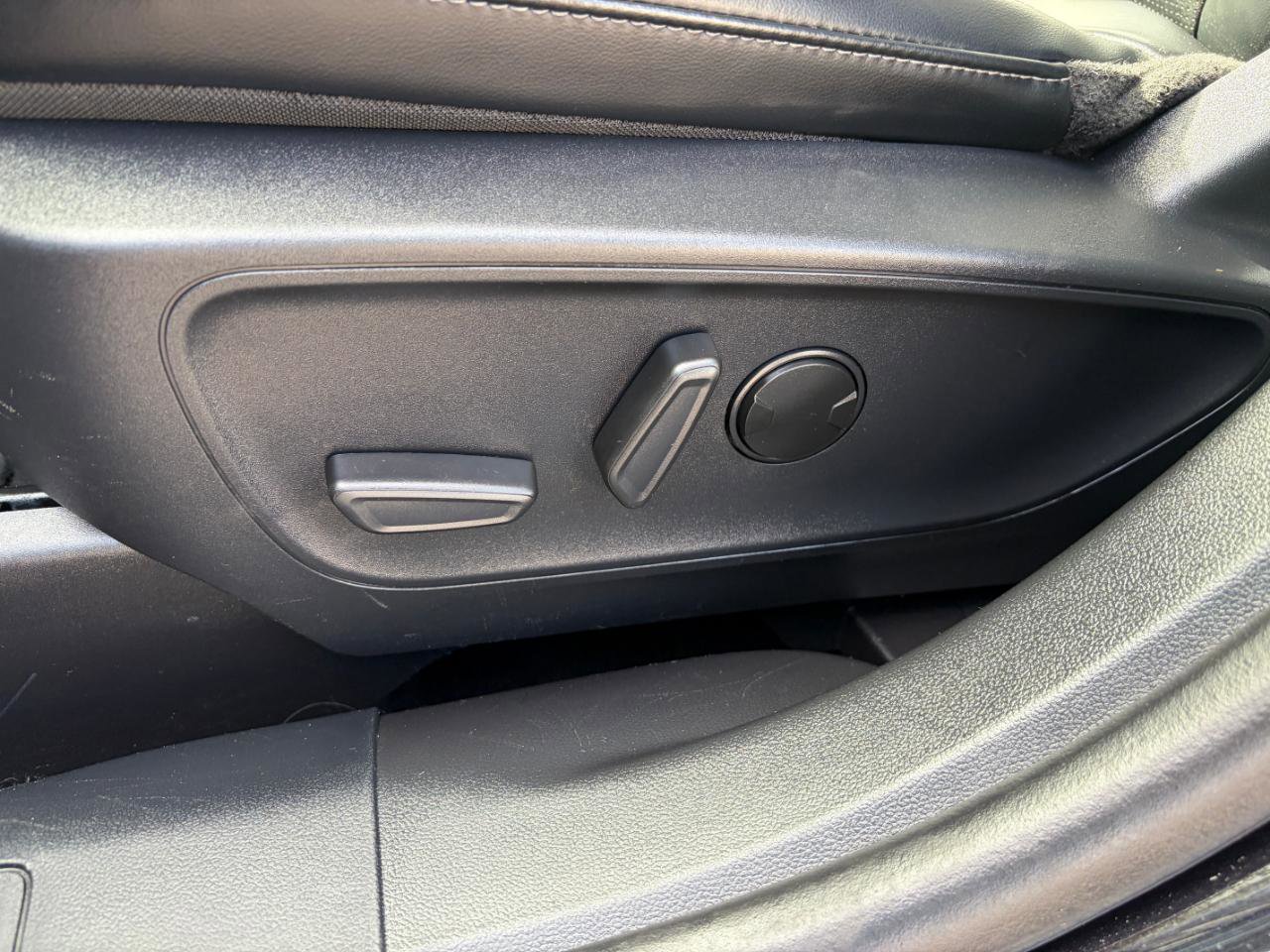 Used 2025 Ford Escape Platinum image 13