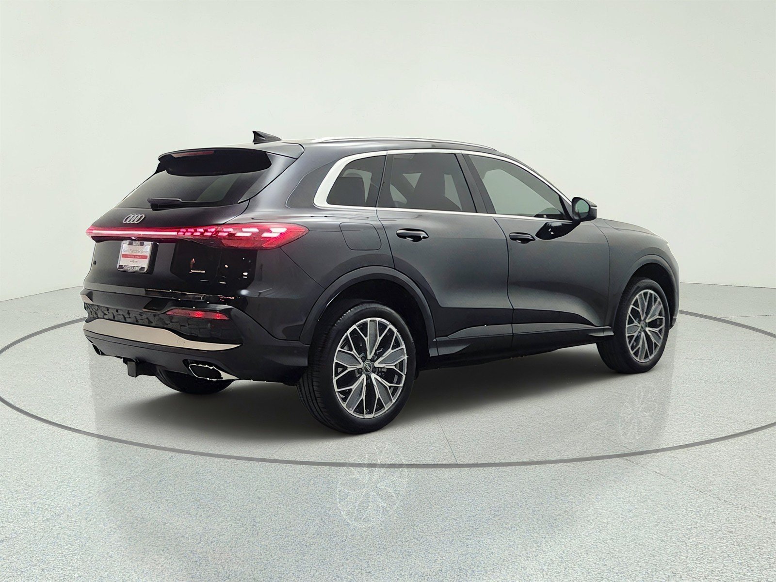 Used 2025 Audi Q5 Premium Plus w/ Premium Plus AWD/4WD image 5